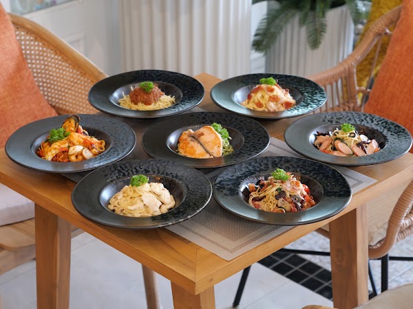Kan's​ haus​ cafe and bistro 4