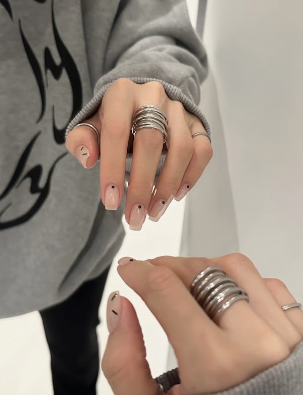 Myeongdong nail 9nail(9층네일) 1
