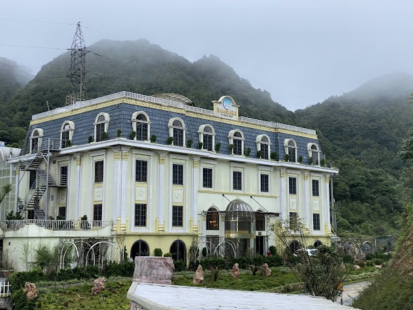 Khách sạn Cổng Trời Ô Quy Hồ