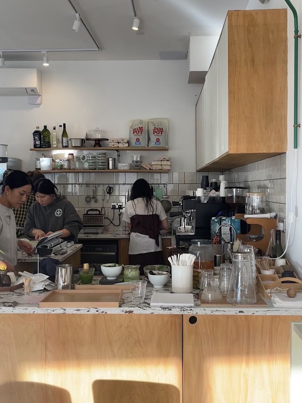 Look Left by YUGU | Cafe & Wine bar 3
