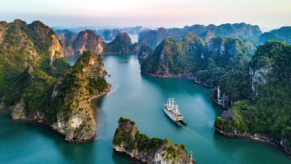 Indochina Junk (Halong bay cruise) 1