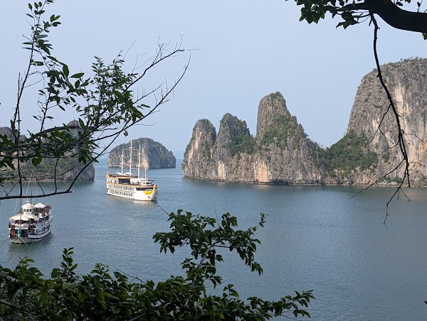 Indochina Junk (Halong bay cruise) 4