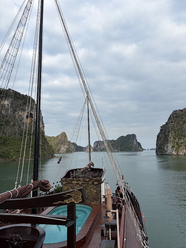 Indochina Junk (Halong bay cruise) 2