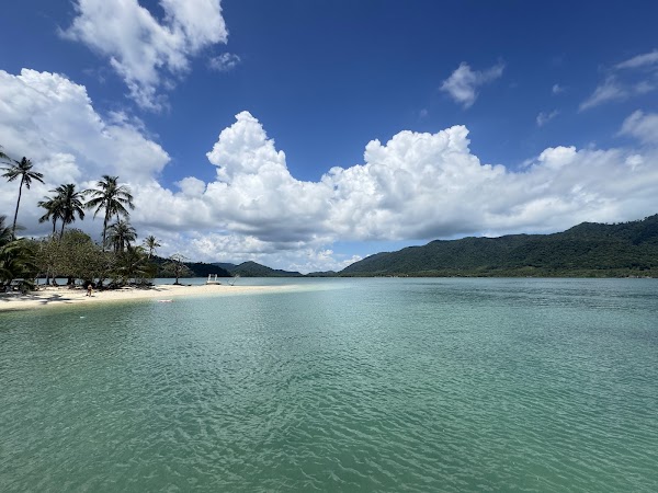 White sand beach Of Parama Koh Chang Resort 5