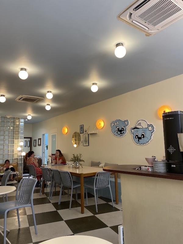 APT.20 COFFEE SHOP 3