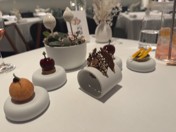 Essence Restaurant by ROKI Collection 4