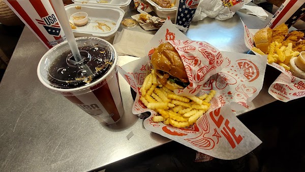 Raising Cane's Chicken Fingers 4