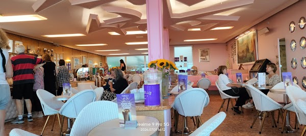 Morelli's Ice Cream Parlour 5