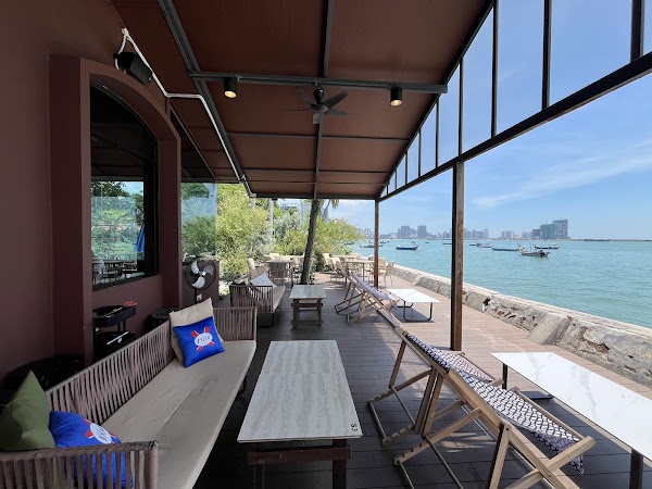 Batu Cafe & Bar