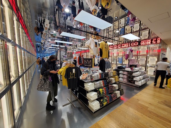 Uniqlo Ginza Flagship Store 5