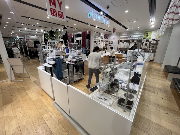 Uniqlo Ginza Flagship Store 4