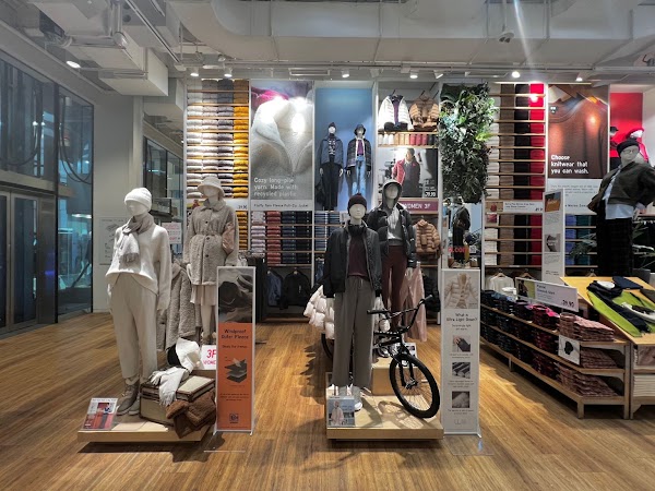 UNIQLO 5th Avenue 5