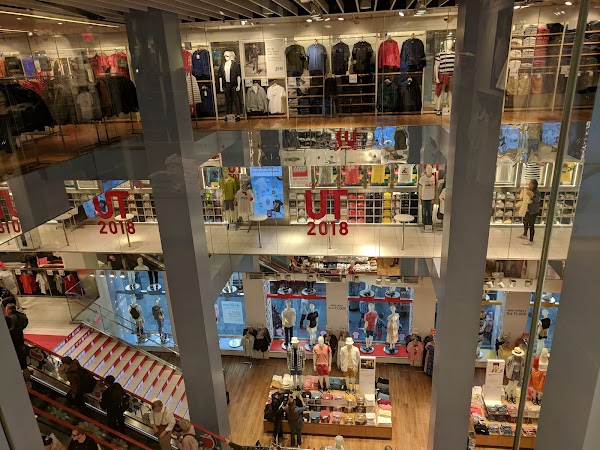 UNIQLO 5th Avenue 3