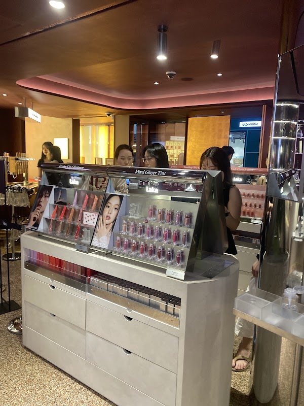 LAKA FLAGSHIP STORE 2