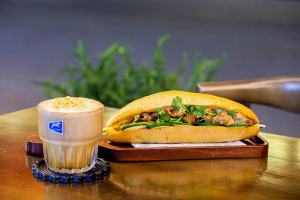 SenSen Banh mi & coffee 5