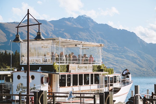 Perky's - Floating Bar Queenstown 4