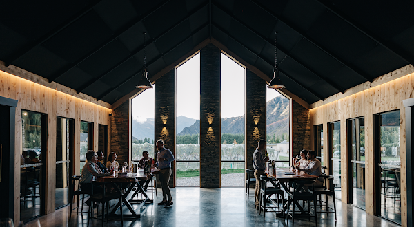Kinross Winery, Cellar Door & Cottages