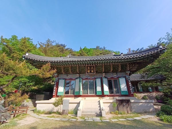Samgaksan Geumseonsa Temple