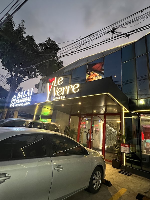 Le Verre Cafe & Bar