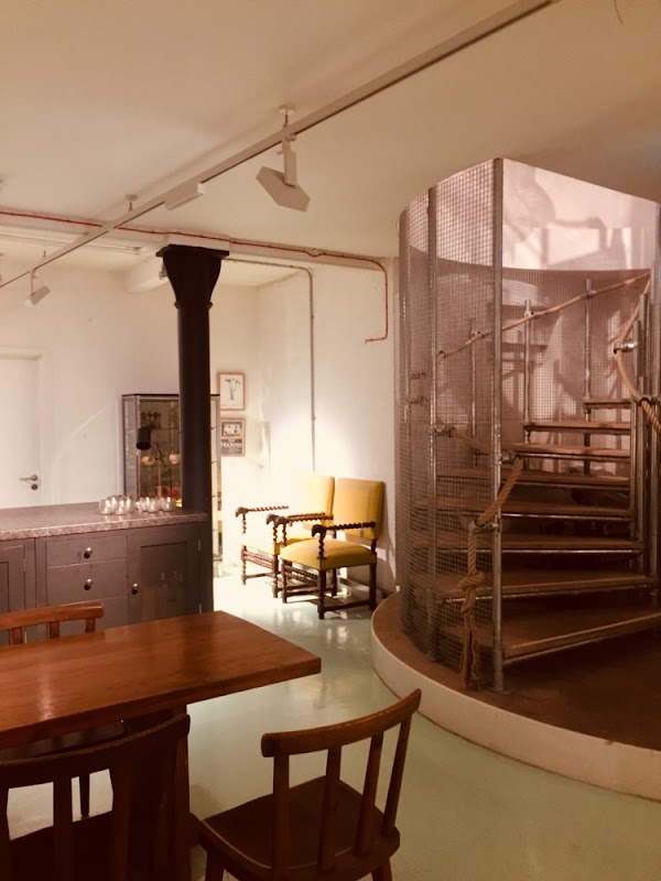 Alex Eagle Studio 4