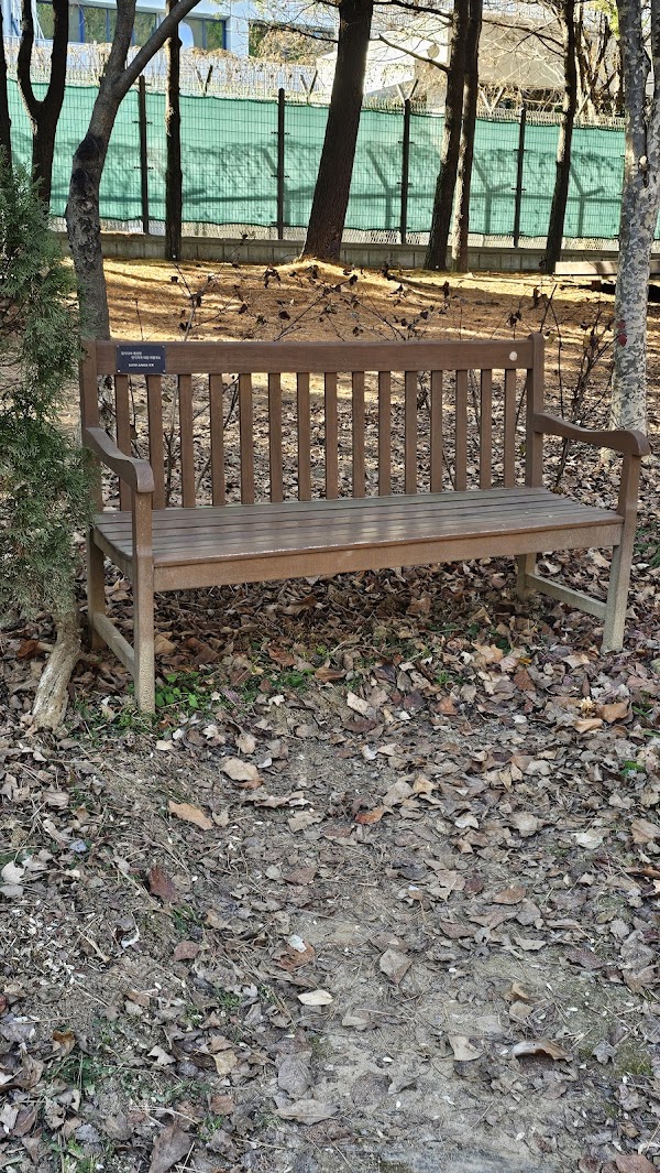 Winter Bear bench 3