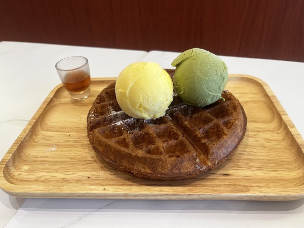 JO YI CAFE – Gelato, Waffles & Late Night Desserts Bedok 5