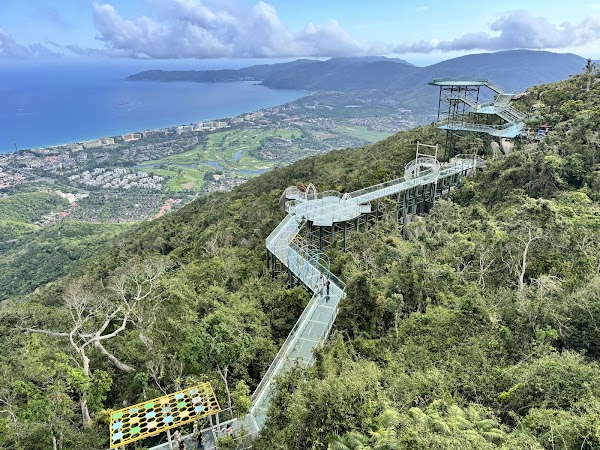 Dafoshi Seaview Glass Bridge