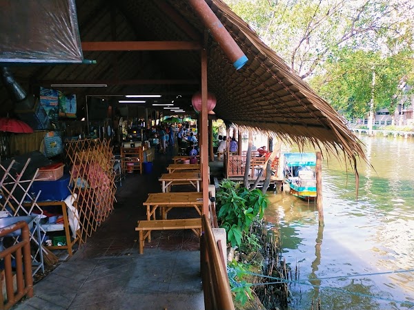Song Khlong Floating Market (Wat Talingchan) 1