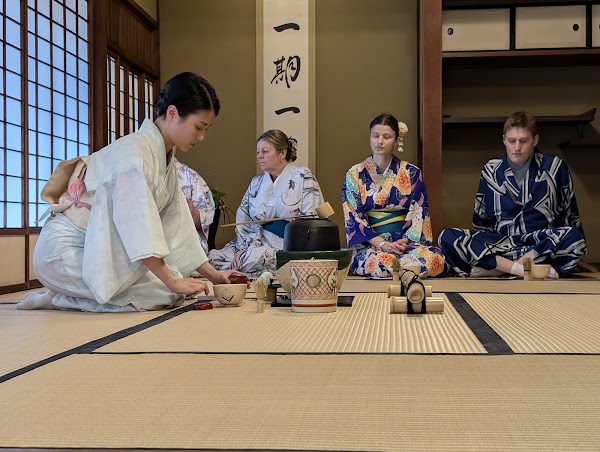 KIMONO TEA CEREMONY KYOTO MAIKOYA at NISHIKI 2