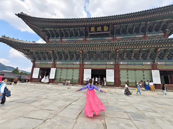 Hanboknam Gyeongbokgung hanbok rental shop 5