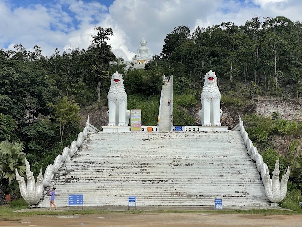 Chedi Phra That Mae Yen 5
