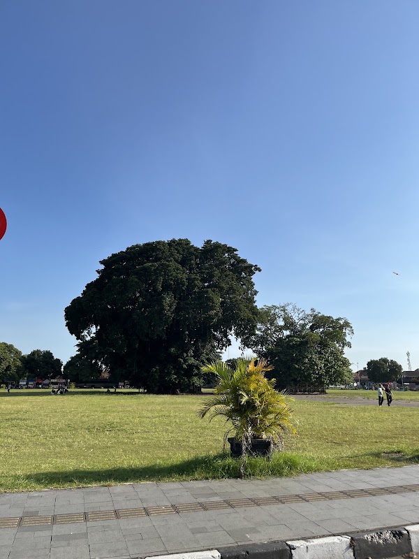 Alun Alun Utara 3