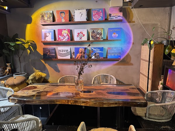 layback cafe & bar
