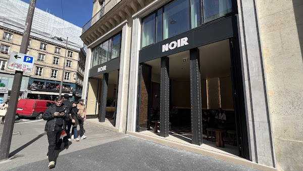 Noir Coffee Shop - Louvre 3