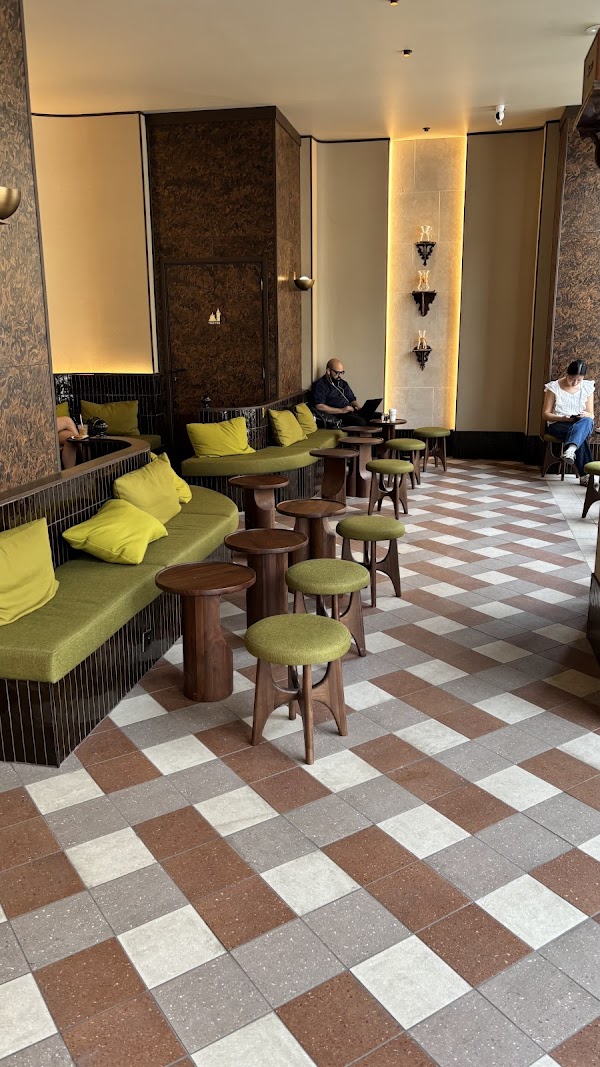 Noir Coffee Shop - Louvre 2