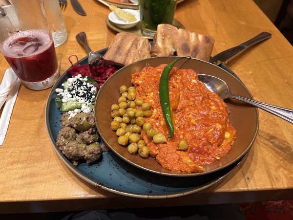 Takht-e Tavoos Restaurant 4