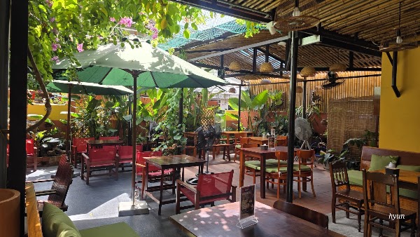 Uncle Huan Coffee & Garden 5