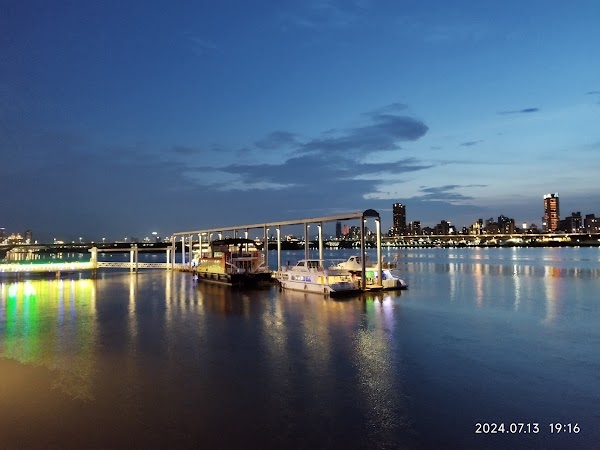 Yanping Riverside Park 2