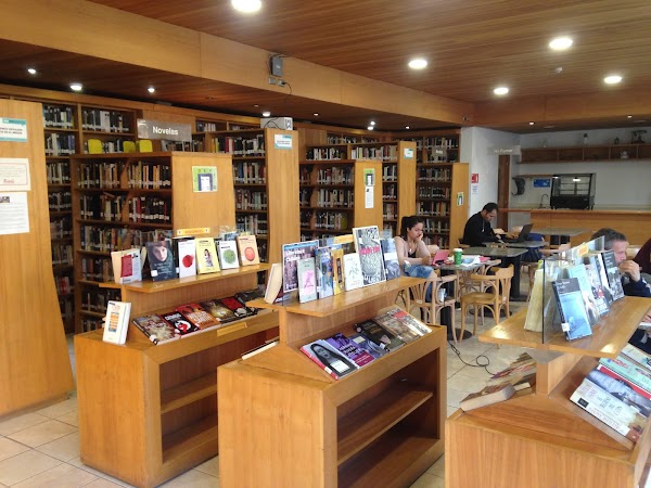 Literary Cafe Balmaceda 4