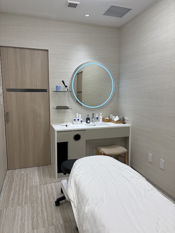 Lux Clinic 4