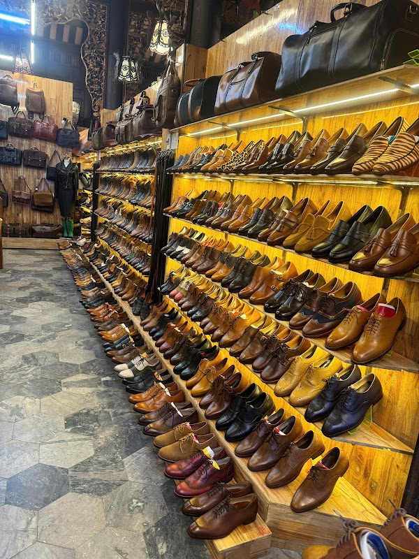 NOA Leather Hoi An – Custom Handmade Shoes & Bags Old Town 5