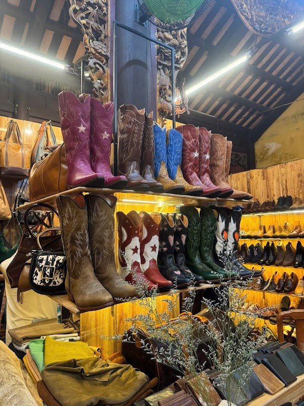 NOA Leather Hoi An – Custom Handmade Shoes & Bags Old Town 4