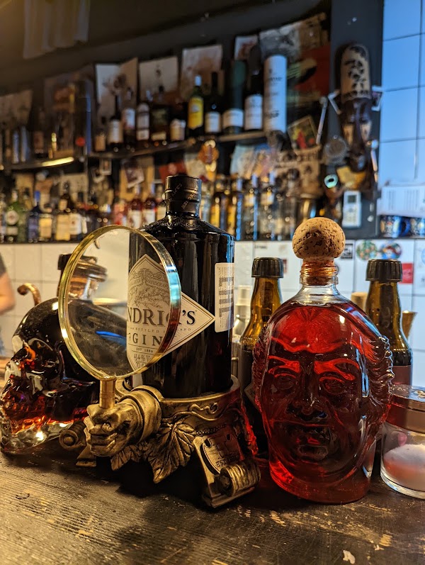 The No Name Bar