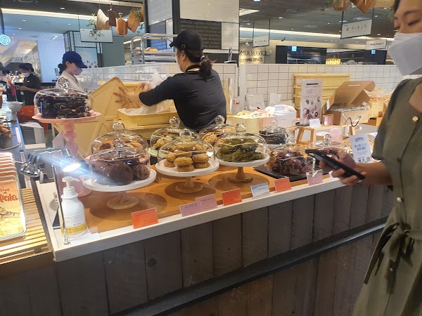 Hyundai Department Store Duty Free Shop 5