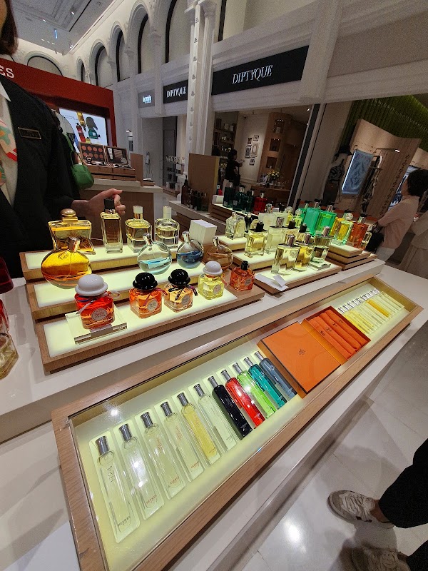 Hyundai Department Store Duty Free Shop 4