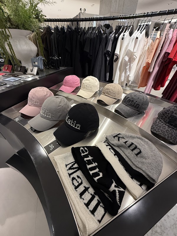 Hyundai Department Store Duty Free Shop 3