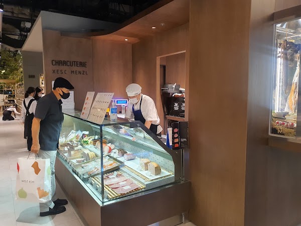 Hyundai Department Store Duty Free Shop 2