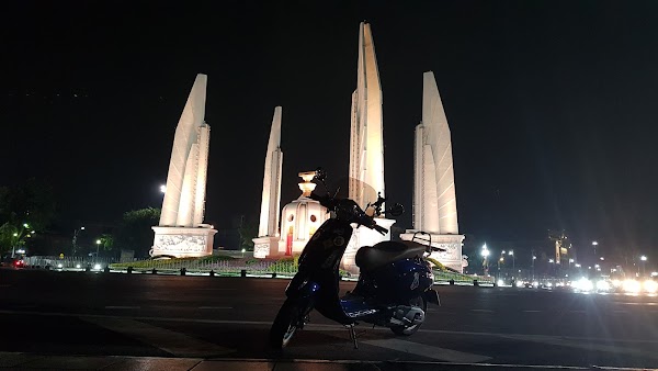 Democracy Monument 4