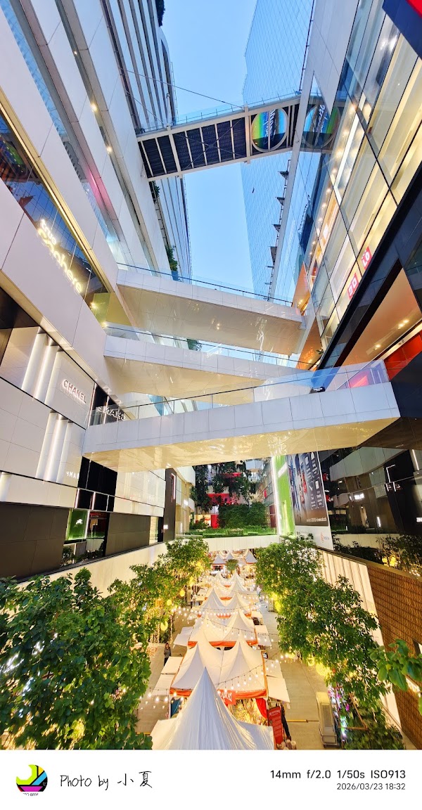 EmQuartier 4