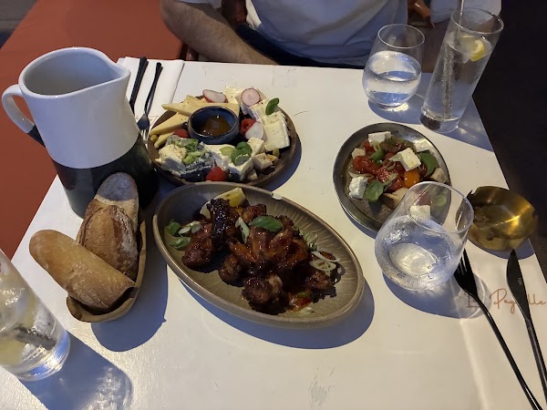 La Pagaille Restaurant, Lounge & Cocktail 4
